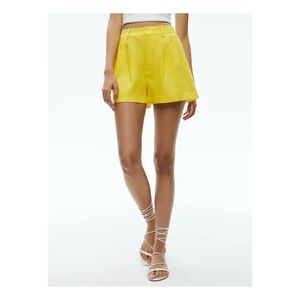 ALICE + OLIVIA Conry Pleated Linen Shorts